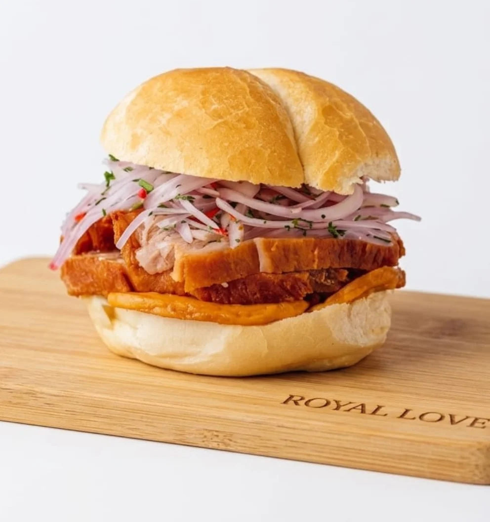 Pan con chicharrón y camote