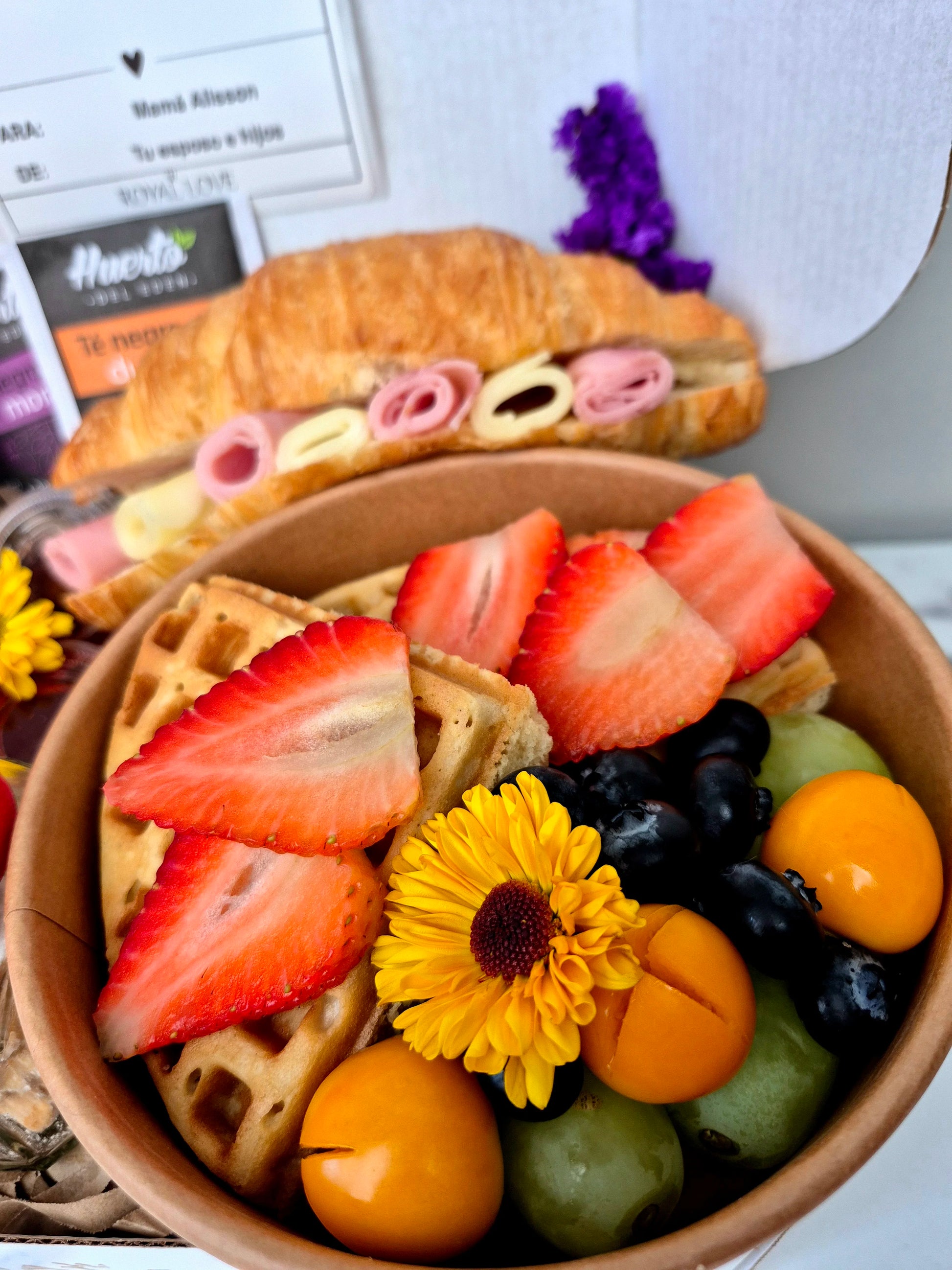 Croissant de jamón y queso del desayuno de cumpleaños Amor Verdadero  con delivery en Lima