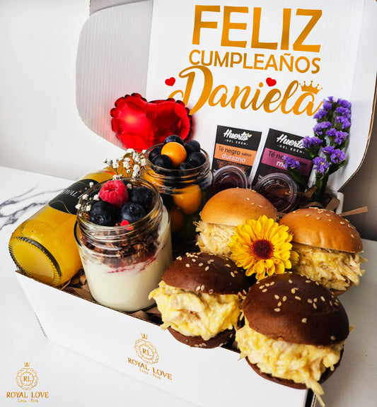 Desayuno sorpresa de amor personalizado con caja de regalo para cumpleaños o aniversario en Lima – Royal Love